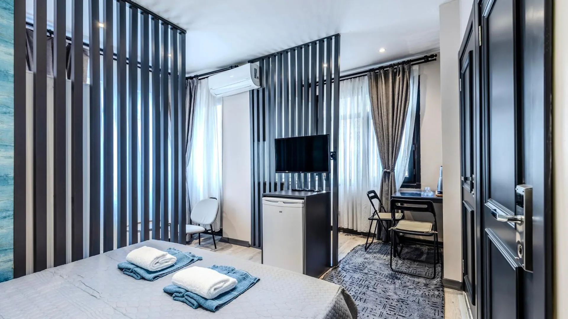 Equipment Modernist Design - In The Bosphorus - Galataport - Taksim Apartment Istanbul Turkey