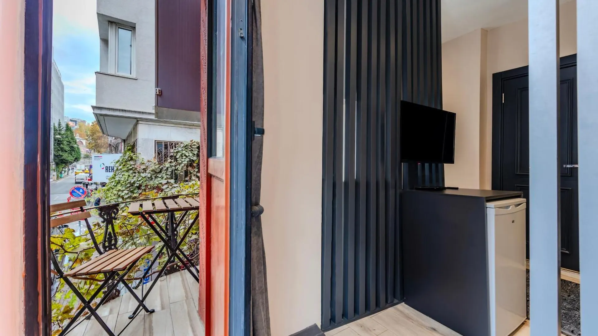 Equipment Modernist Design - In The Bosphorus - Galataport - Taksim Apartment Istanbul Turkey