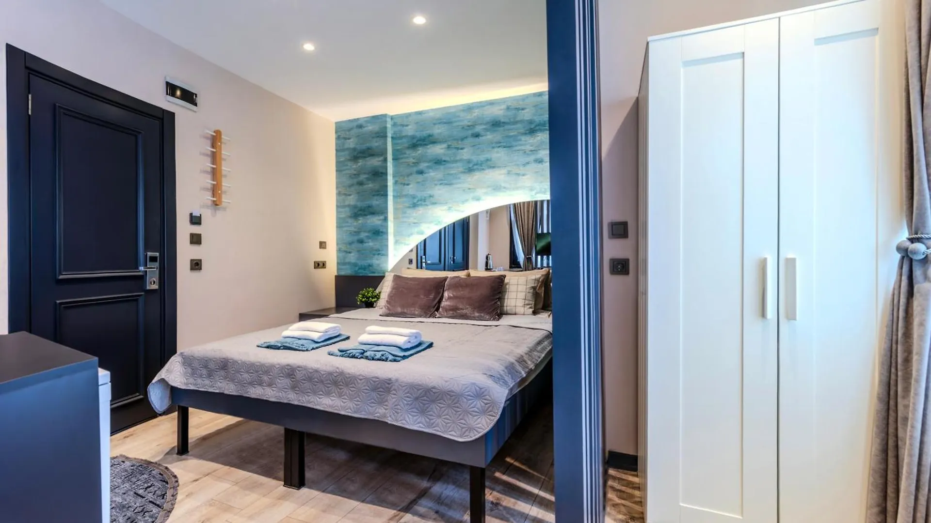 Equipment Modernist Design - In The Bosphorus - Galataport - Taksim Apartment Istanbul