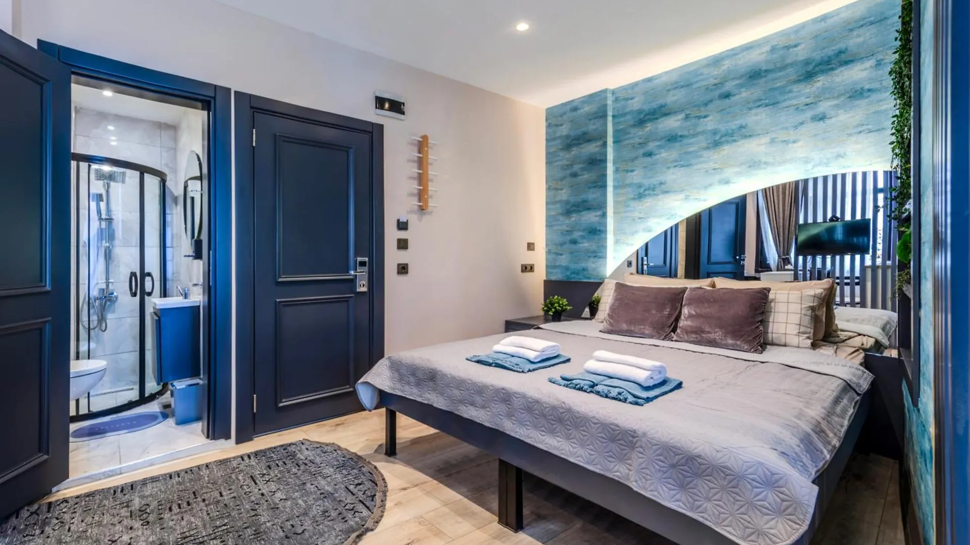 Equipment Modernist Design - In The Bosphorus - Galataport - Taksim Apartment Istanbul