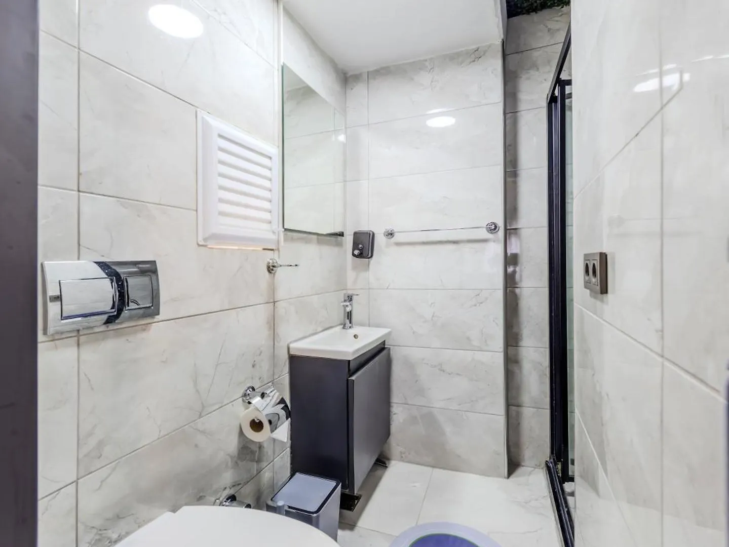 Equipment Modernist Design - In The Bosphorus - Galataport - Taksim Apartment Istanbul Turkey